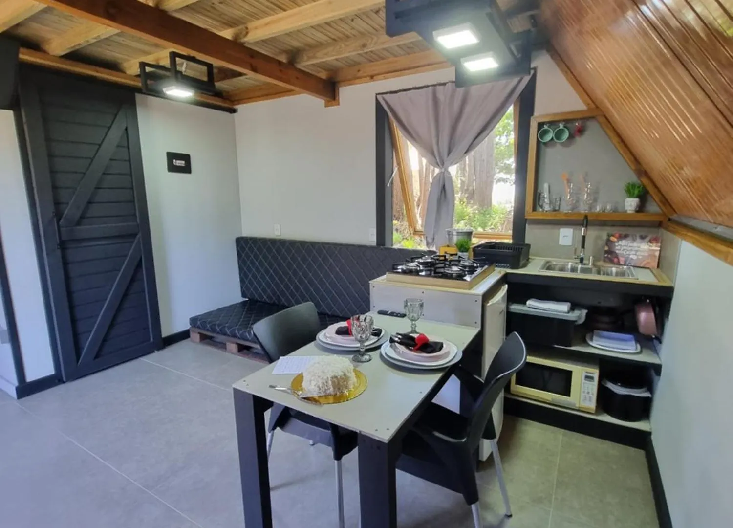 Han/Misafirhane Pousada Rosa Shanti, Cafe Da Manha Opcional, Apenas 4 Cabanas, Piscina, Estacionamento Privativo, Area De Festas Com Churrasqueira E Cervejeira, Cantinho Da Fogueira, Localizado Junto A Natureza Praia do Rosa